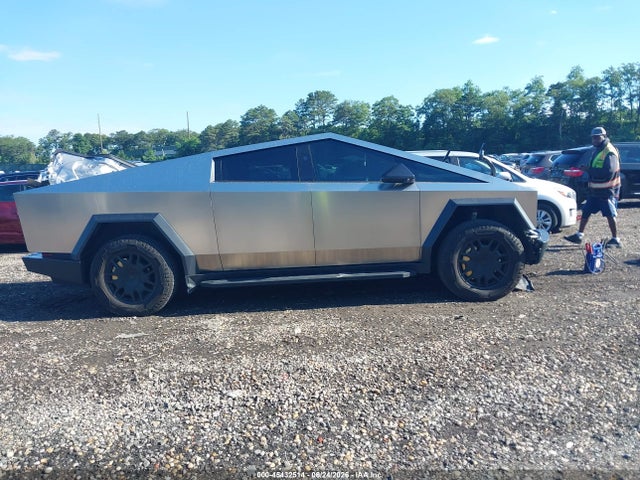 7G2CEHED5SA071427 Tesla Cybertruck All-wheel Drive
