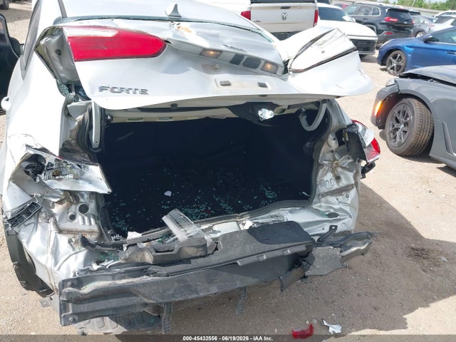 KIA FORTE LX 2016 KNAFK4A6XG5608715 Image 6