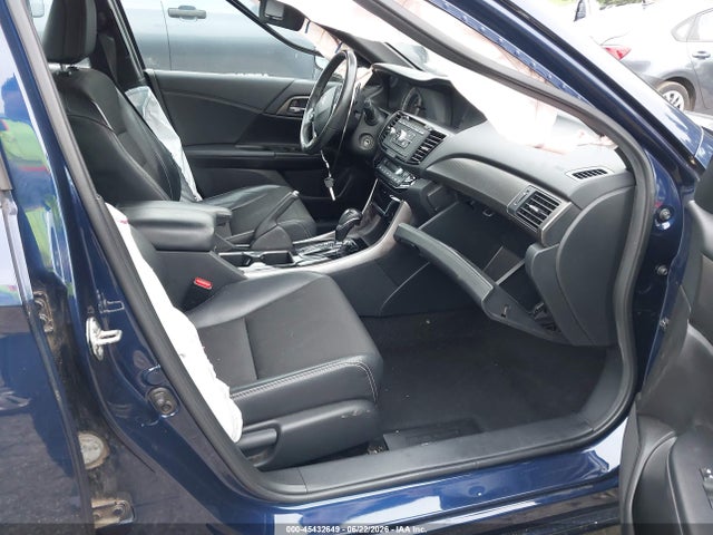 Продажа на аукционе авто 2016 Honda Accord Sport, vin: 1HGCR2F5XGA104518, номер лота: 45432649