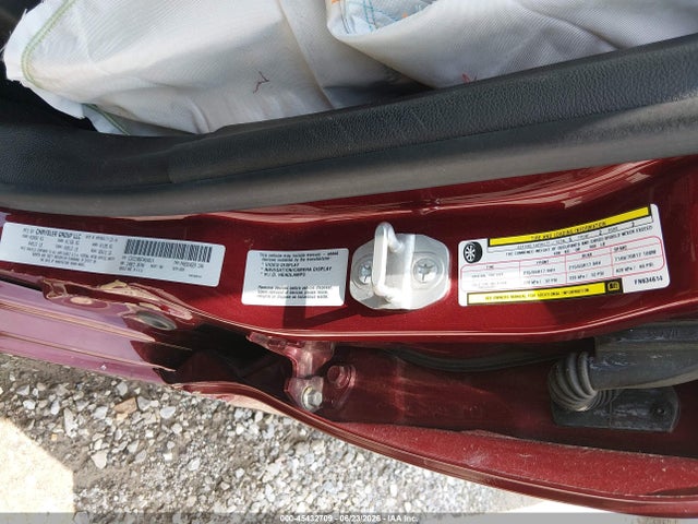 Chrysler 200 Limited 2015 1C3CCCAB6FN634614 Image 9