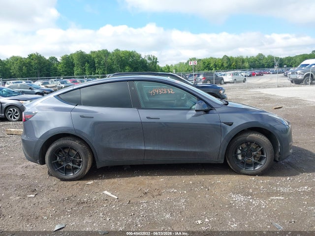 Продажа на аукционе авто 2023 Tesla Model Y Awd/long Range Dual Motor All-wheel Drive, vin: 7SAYGDEE1PF842581, номер лота: 45432832
