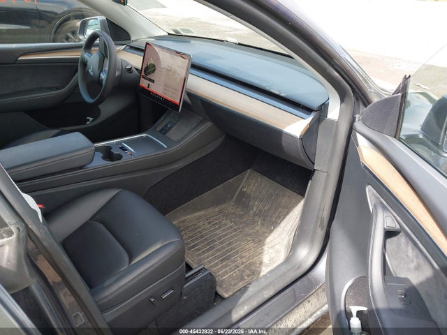 Продажа на аукционе авто 2023 Tesla Model Y Awd/long Range Dual Motor All-wheel Drive, vin: 7SAYGDEE1PF842581, номер лота: 45432832