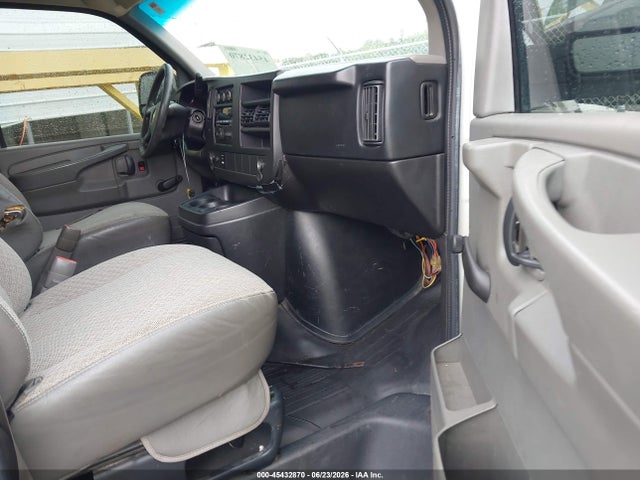 45432870 :رقم المزاد ، 1GCWGFCA8B1174828 vin ، 2011 Chevrolet Express 2500 Work Van مزاد بيع