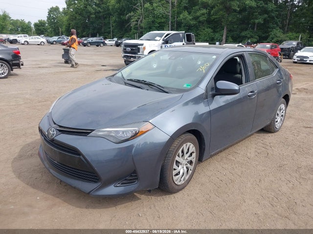 45432937 :رقم المزاد ، 2T1BURHE1JC974255 vin ، 2018 Toyota Corolla Le مزاد بيع