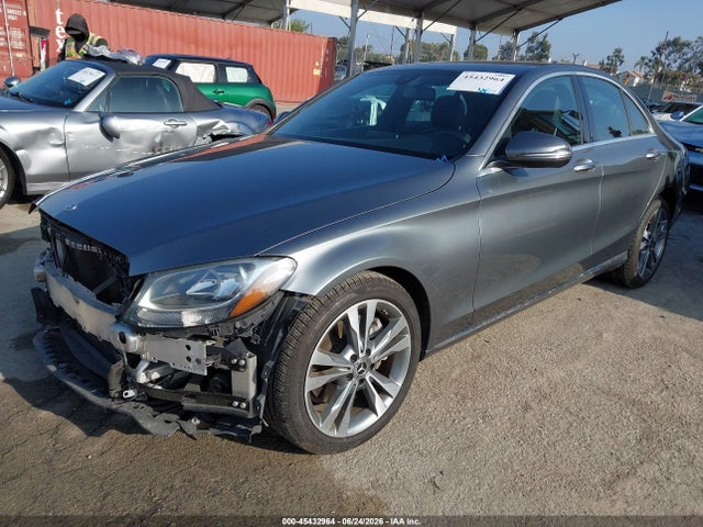 Mercedes-Benz C 300 2018 55SWF4JBXJU280950 Image 2
