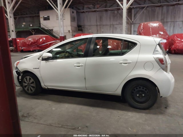2013 Toyota Prius C One მანქანა იყიდება აუქციონზე, vin: JTDKDTB35D1535167, აუქციონის ნომერი: 45433043