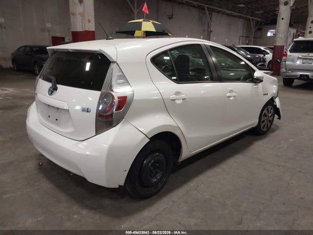 2013 Toyota Prius C One მანქანა იყიდება აუქციონზე, vin: JTDKDTB35D1535167, აუქციონის ნომერი: 45433043