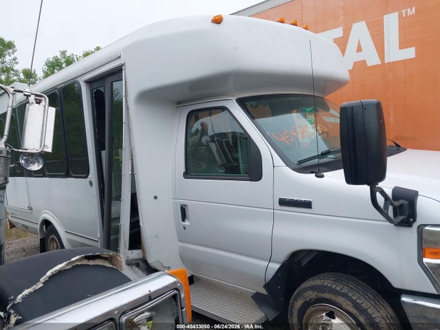 45433050 :رقم المزاد ، 1FDWE3FS3KDC47655 vin ، 2020 Ford E-350 Cutaway مزاد بيع