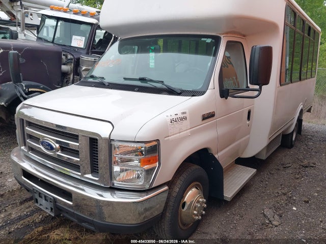 45433050 :رقم المزاد ، 1FDWE3FS3KDC47655 vin ، 2020 Ford E-350 Cutaway مزاد بيع
