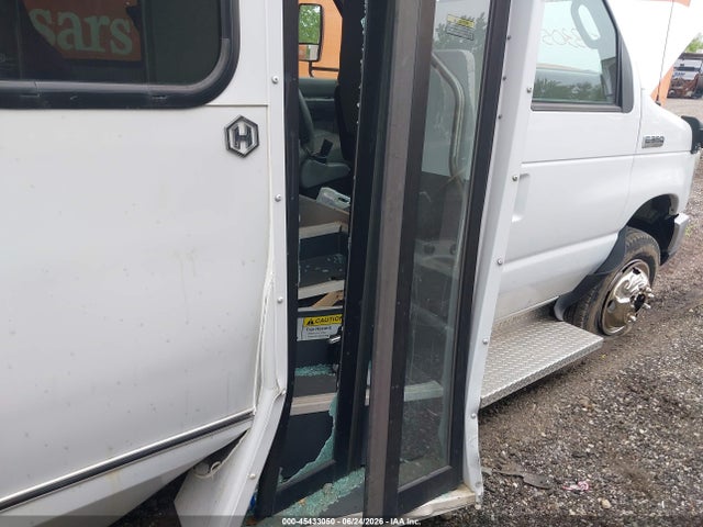 45433050 :رقم المزاد ، 1FDWE3FS3KDC47655 vin ، 2020 Ford E-350 Cutaway مزاد بيع