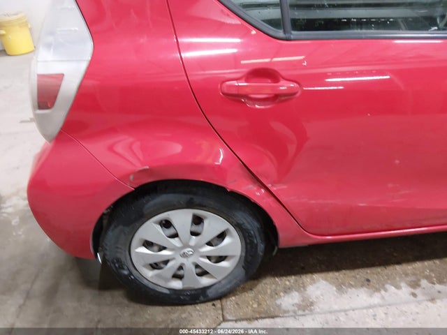 Toyota Prius C Two 2014 JTDKDTB30E1571544 Image 17