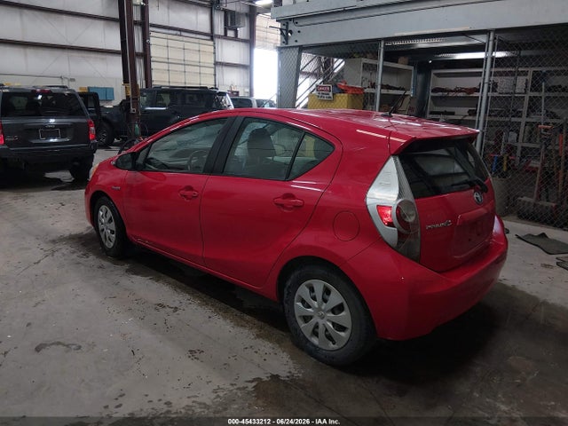 Toyota Prius C Two 2014 JTDKDTB30E1571544 Image 3