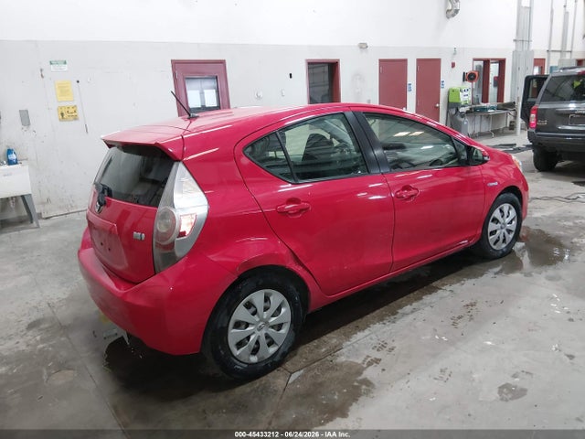 Toyota Prius C Two 2014 JTDKDTB30E1571544 Image 4
