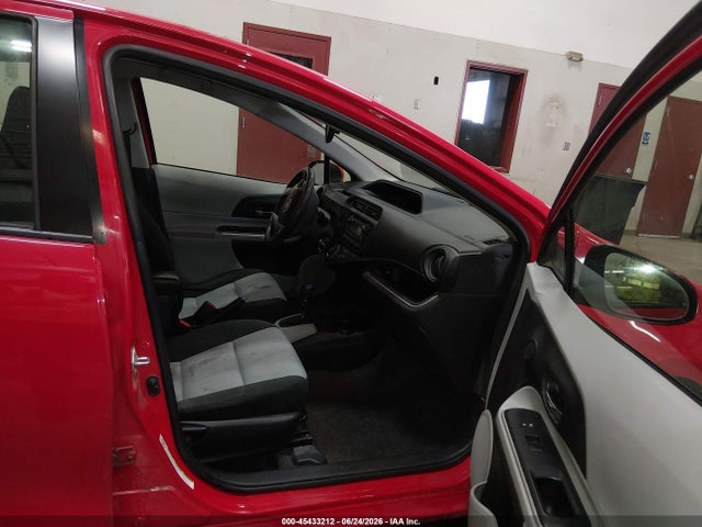 Toyota Prius C Two 2014 JTDKDTB30E1571544 Image 5