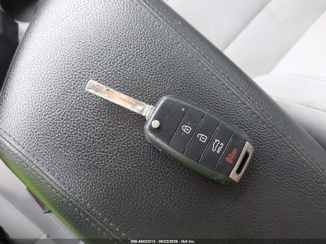 Продаж на аукціоні авто 2015 Kia Optima Lx, vin: 5XXGM4A70FG355487, номер лоту: 45433313