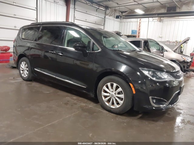 45433427 :رقم المزاد ، 2C4RC1BG1HR763502 vin ، 2017 Chrysler Pacifica Touring-l مزاد بيع