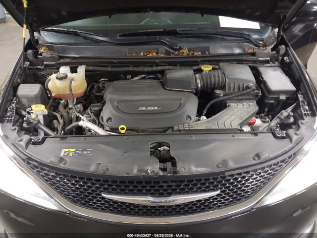 45433427 :رقم المزاد ، 2C4RC1BG1HR763502 vin ، 2017 Chrysler Pacifica Touring-l مزاد بيع