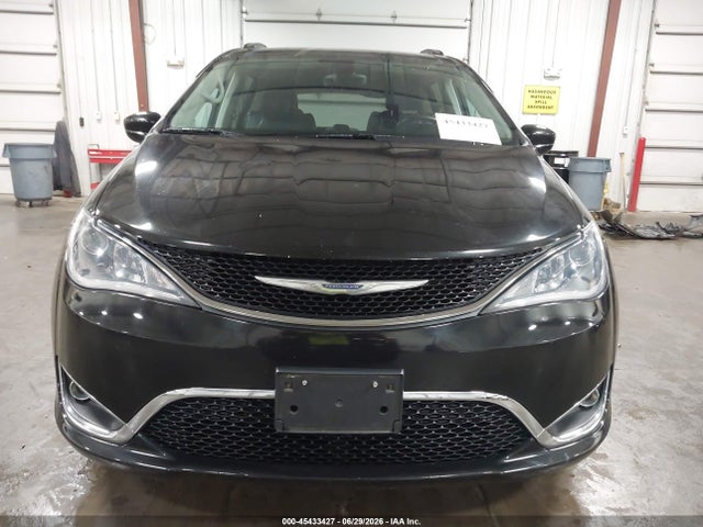45433427 :رقم المزاد ، 2C4RC1BG1HR763502 vin ، 2017 Chrysler Pacifica Touring-l مزاد بيع