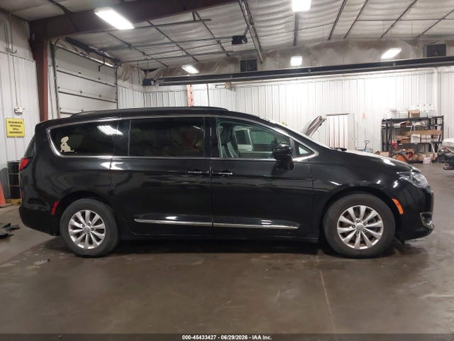 45433427 :رقم المزاد ، 2C4RC1BG1HR763502 vin ، 2017 Chrysler Pacifica Touring-l مزاد بيع
