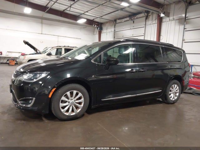 45433427 :رقم المزاد ، 2C4RC1BG1HR763502 vin ، 2017 Chrysler Pacifica Touring-l مزاد بيع