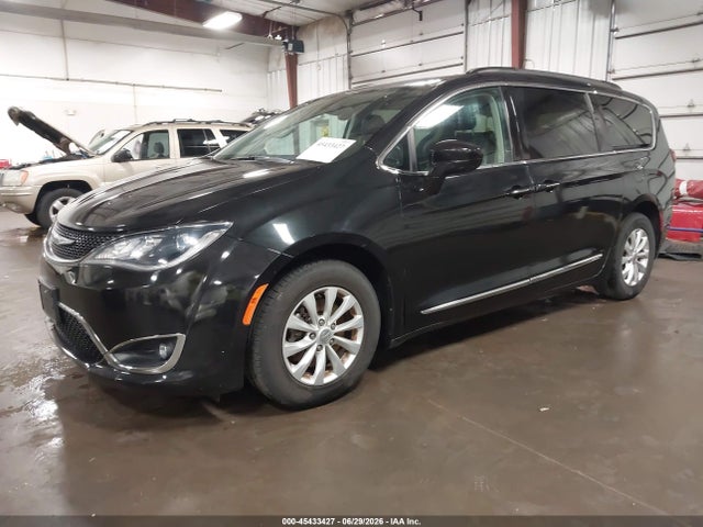 45433427 :رقم المزاد ، 2C4RC1BG1HR763502 vin ، 2017 Chrysler Pacifica Touring-l مزاد بيع