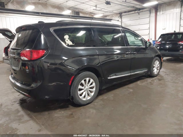 45433427 :رقم المزاد ، 2C4RC1BG1HR763502 vin ، 2017 Chrysler Pacifica Touring-l مزاد بيع
