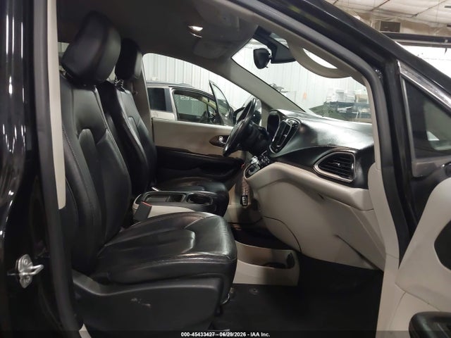 45433427 :رقم المزاد ، 2C4RC1BG1HR763502 vin ، 2017 Chrysler Pacifica Touring-l مزاد بيع