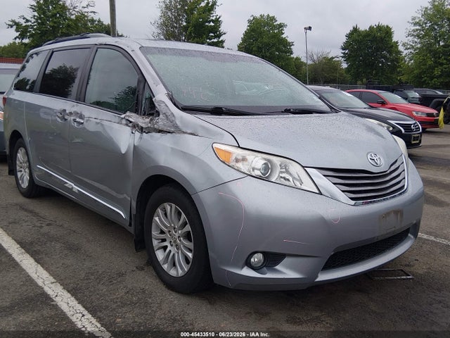 2016 Toyota Sienna Xle 8 Passenger მანქანა იყიდება აუქციონზე, vin: 5TDYK3DC2GS741051, აუქციონის ნომერი: 45433510