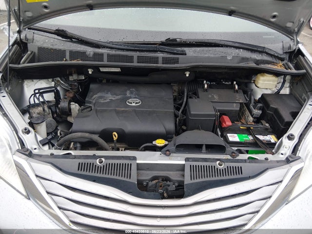 5TDYK3DC2GS741051 Toyota Sienna Xle 8 Passenger
