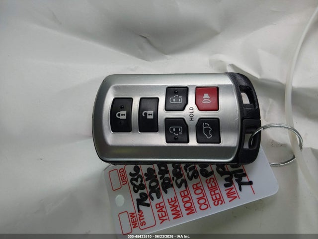 5TDYK3DC2GS741051 Toyota Sienna Xle 8 Passenger