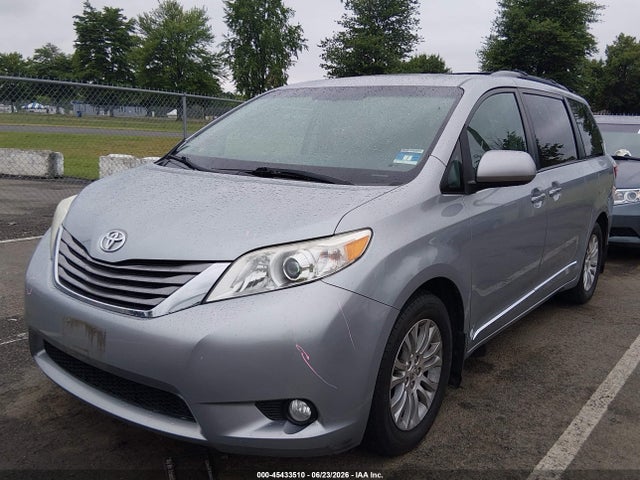 5TDYK3DC2GS741051 Toyota Sienna Xle 8 Passenger