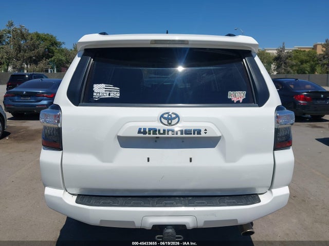 Toyota 4RUNNER SR5 2022 JTEMU5JR3N6006116 Image 17