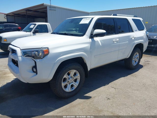 Toyota 4RUNNER SR5 2022 JTEMU5JR3N6006116 Image 2