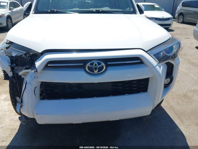 Toyota 4RUNNER SR5 2022 JTEMU5JR3N6006116 Image 6