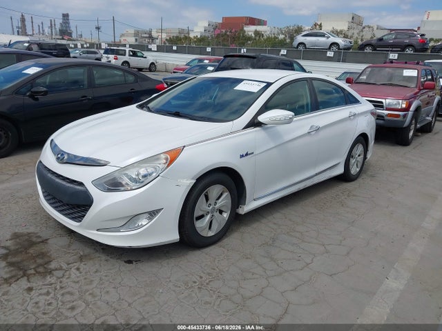 Hyundai SONATA HYBRID 2015 KMHEC4A41FA138280 Image 2