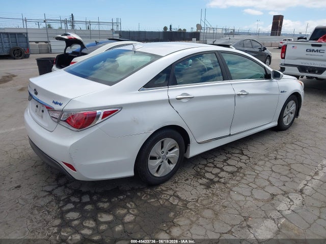 Hyundai SONATA HYBRID 2015 KMHEC4A41FA138280 Image 4