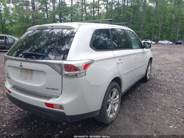45433778 :رقم المزاد ، JA4AD3A32EZ008309 vin ، 2014 Mitsubishi Outlander Se مزاد بيع