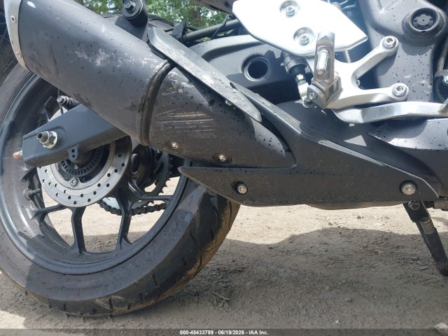 Yamaha Yzfr3 A 2023 MH3RH18Y7PK011982 Image 15