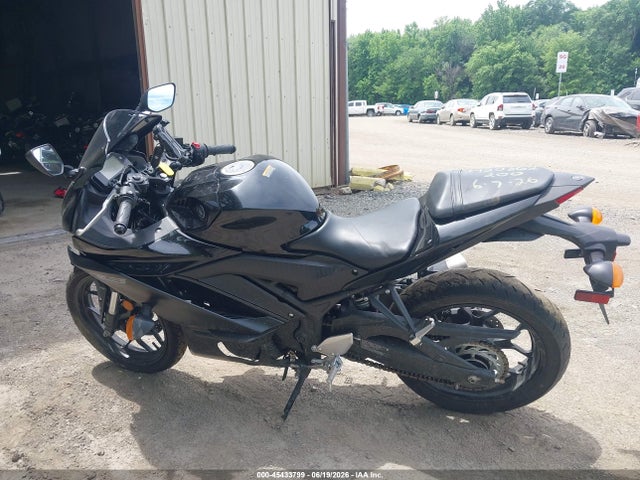 Yamaha Yzfr3 A 2023 MH3RH18Y7PK011982 Image 13