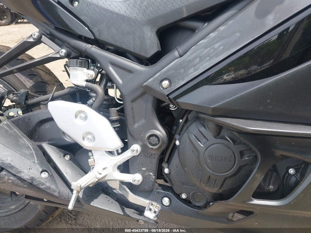 Yamaha Yzfr3 A 2023 MH3RH18Y7PK011982 Image 8
