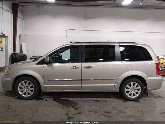 2016 Chrysler Town & Country Touring მანქანა იყიდება აუქციონზე, vin: 2C4RC1BG1GR269820, აუქციონის ნომერი: 45434026