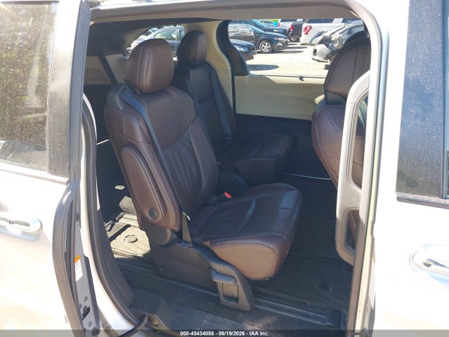 2021 Toyota Sienna Platinum მანქანა იყიდება აუქციონზე, vin: 5TDESKFC5MS009485, აუქციონის ნომერი: 45434058
