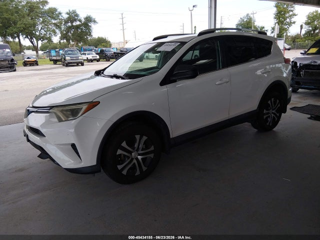 45434155 :رقم المزاد ، 2T3BFREV0JW772995 vin ، 2018 Toyota Rav4 Le مزاد بيع