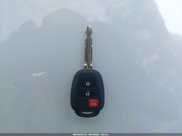 2T3BFREV0EW216238 Toyota RAV4 LE