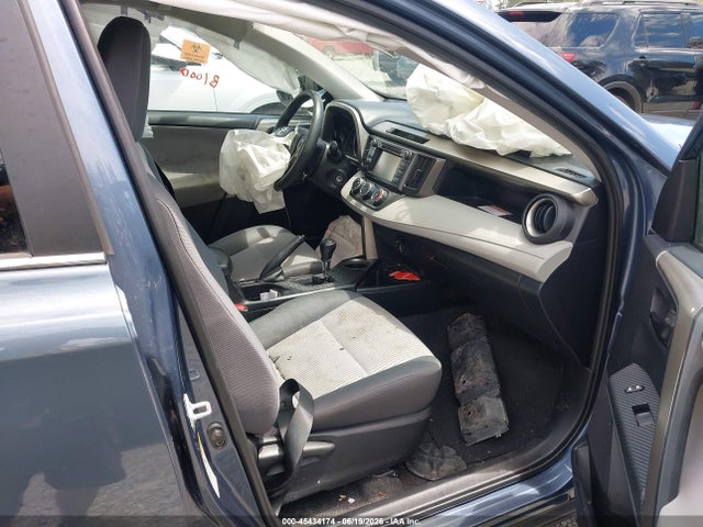 2T3BFREV0EW216238 Toyota RAV4 LE