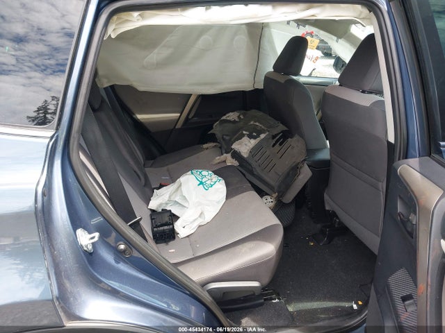 2T3BFREV0EW216238 Toyota RAV4 LE