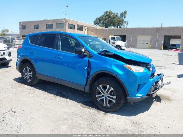 Toyota RAV4 LE 2018 2T3ZFREV3JW440306 main image