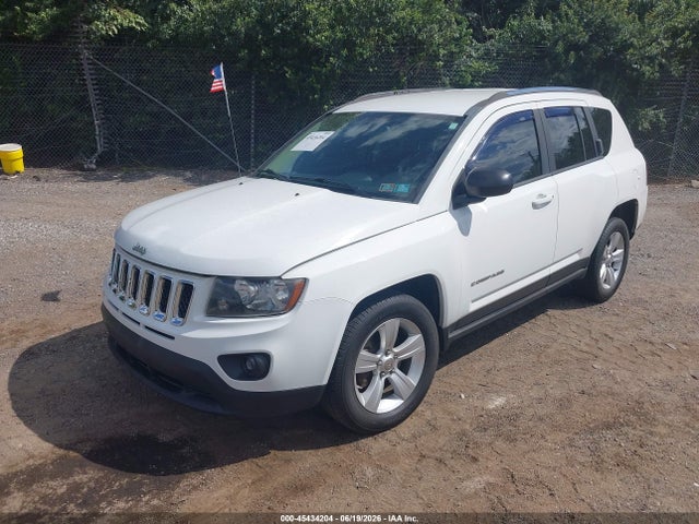 Jeep Compass Sport 2014 1C4NJDBB1ED623040 Image 2