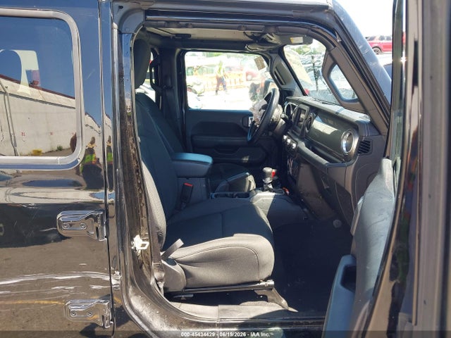 1C4HJXEG1LW135097 Jeep Wrangler Unlimited Sahara