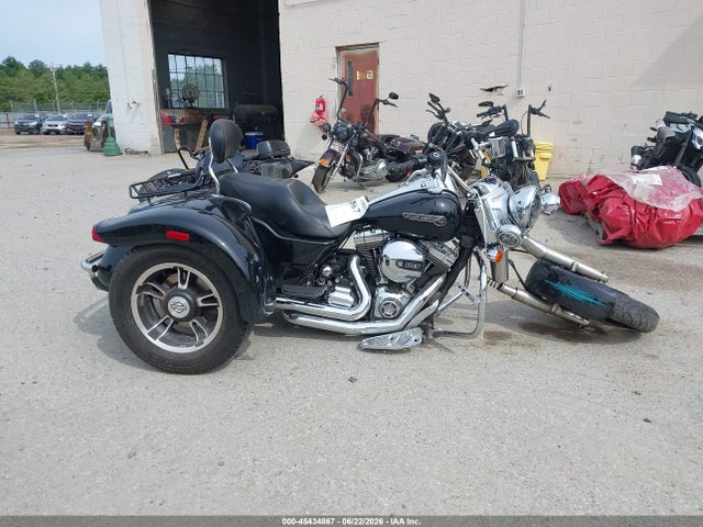 Harley-Davidson Flrt Free Wheeler 2015 1HD1MCM14FB859844 Image 13